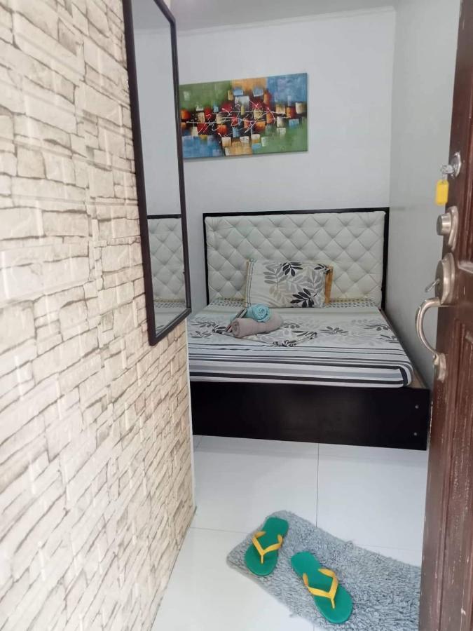 N&J Lopez Lodging House Pasay Exterior foto